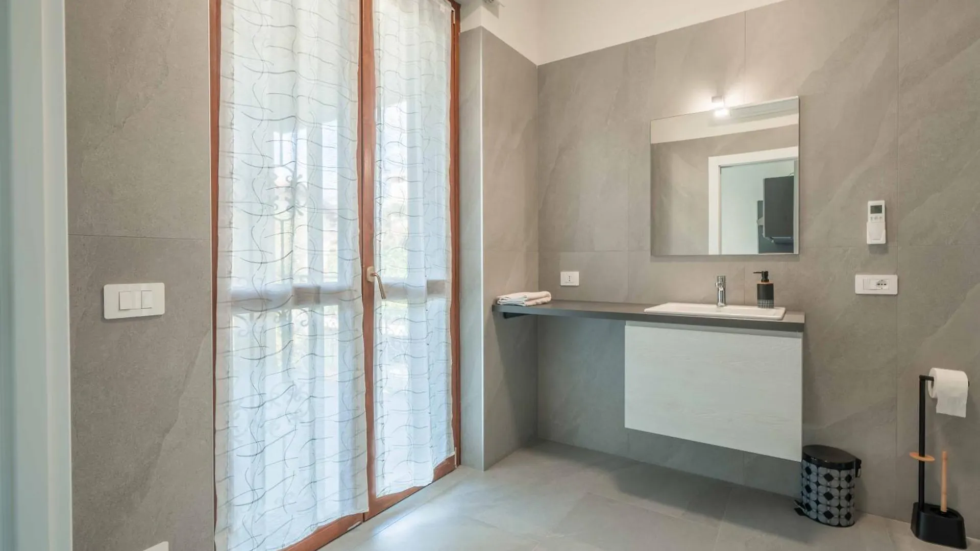 Einstein - Modern Apartment With Balcony Somma Lombardo