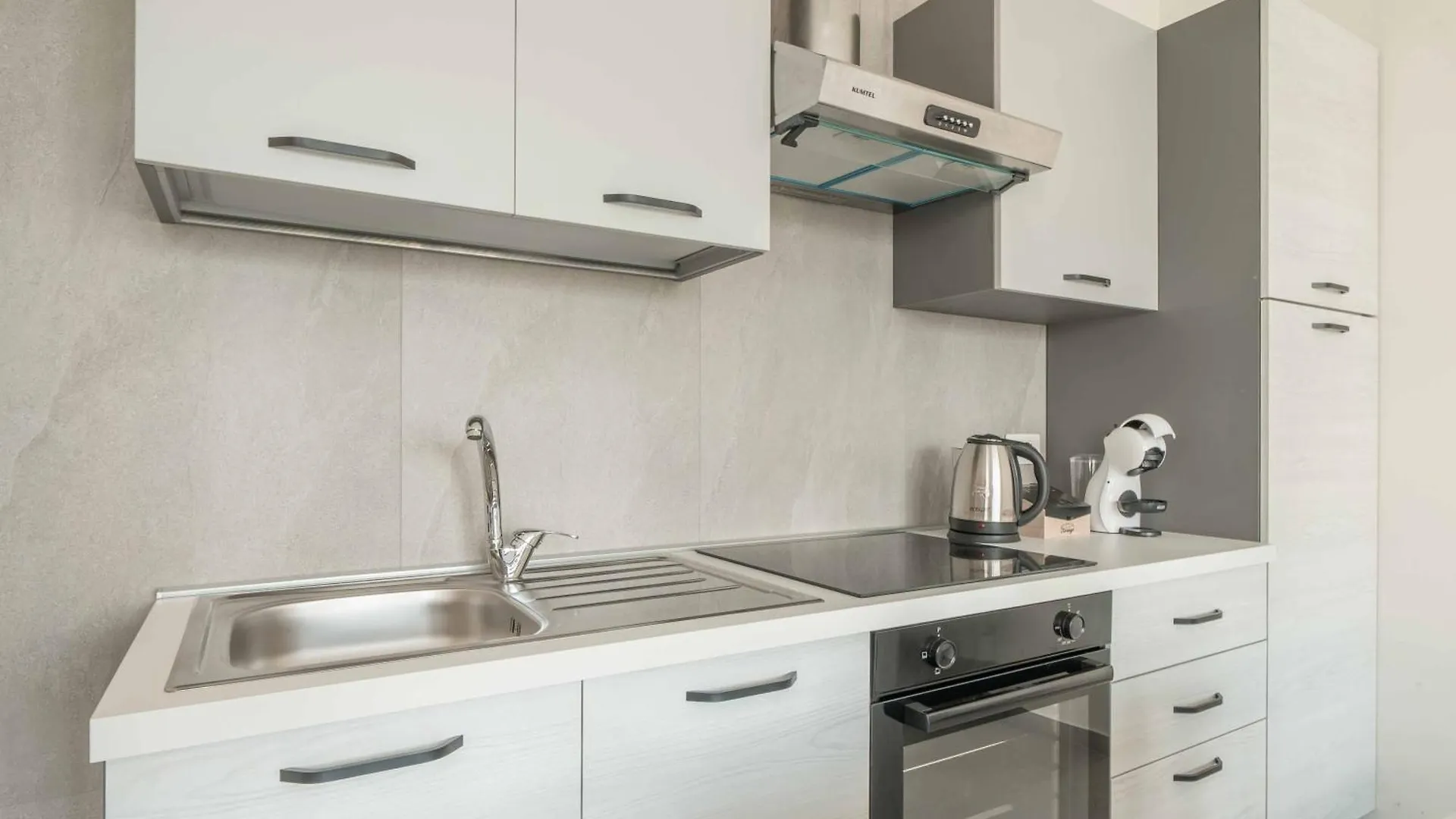 Einstein - Modern Apartment With Balcony Somma Lombardo Italy