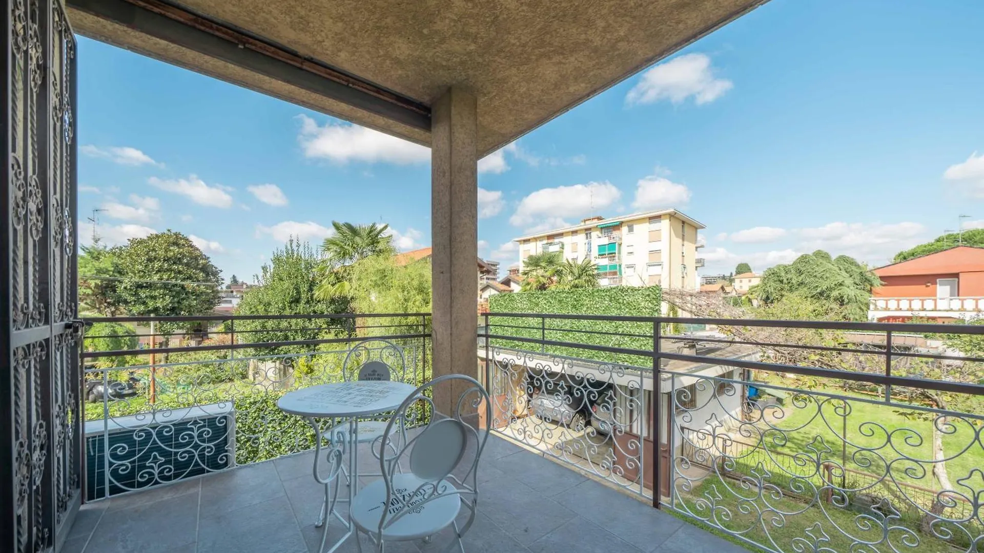 Einstein - Modern Apartment With Balcony Somma Lombardo Italy